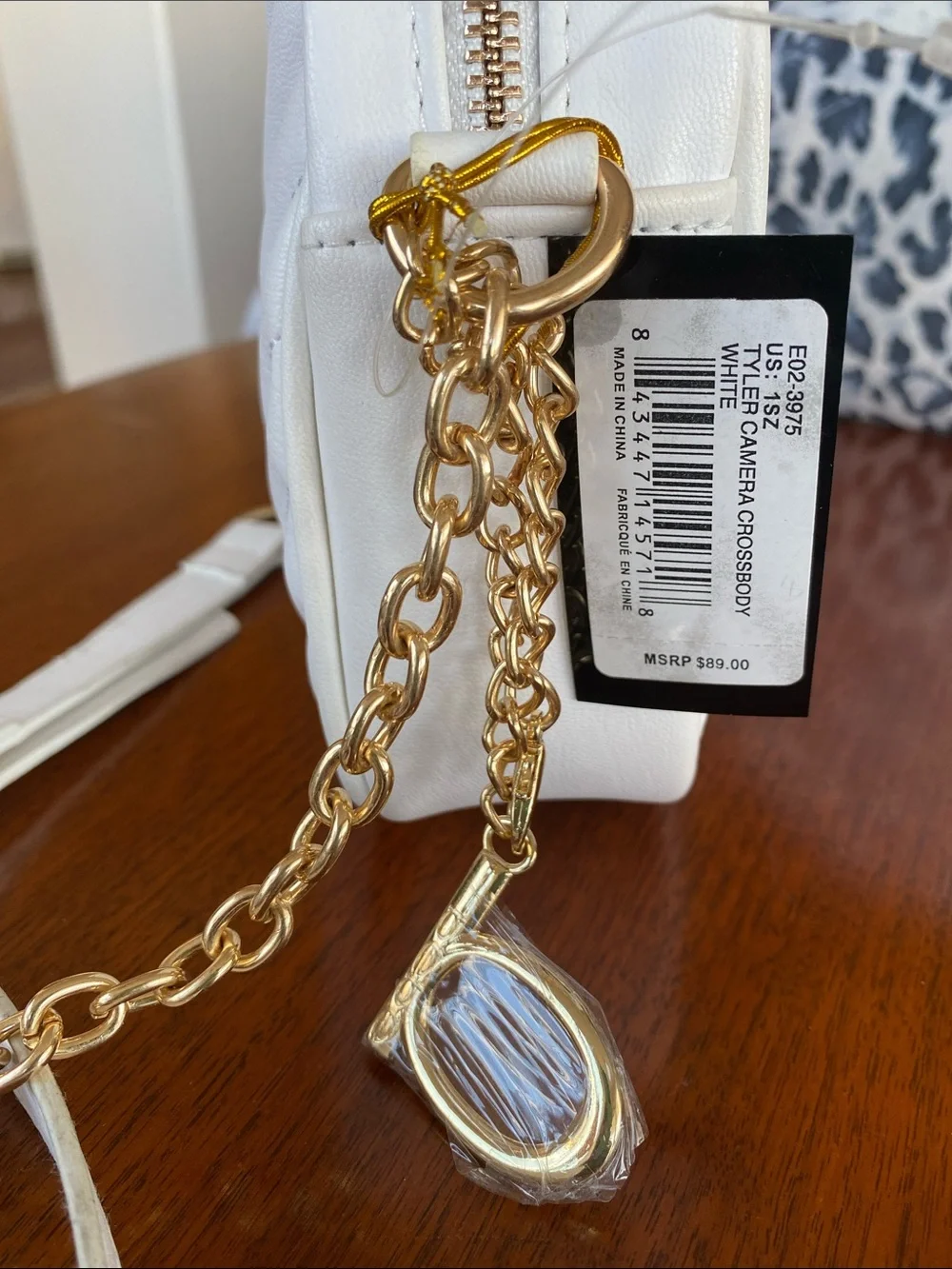 bebe , Los Angeles,White Quilted Crossbody with Gold Chain Accents - Picture 9 of 12